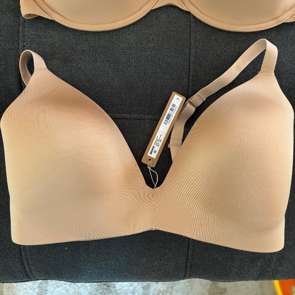 SKIMS wireless t-shirt bra - Picture 1 of 3